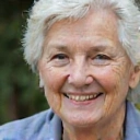 Πορτρέτο χαμογελαστής ηλικιωμένης γυναίκας